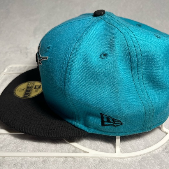 Fitted hat - Picture 2 of 6